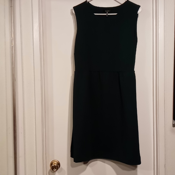 Daisy Fuentes Dresses & Skirts - Daisy fuentes dark green mini dress